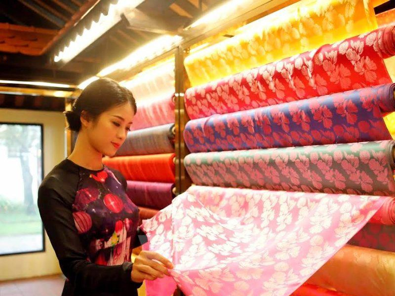 Đôi nét về vải lụa Việt Nam